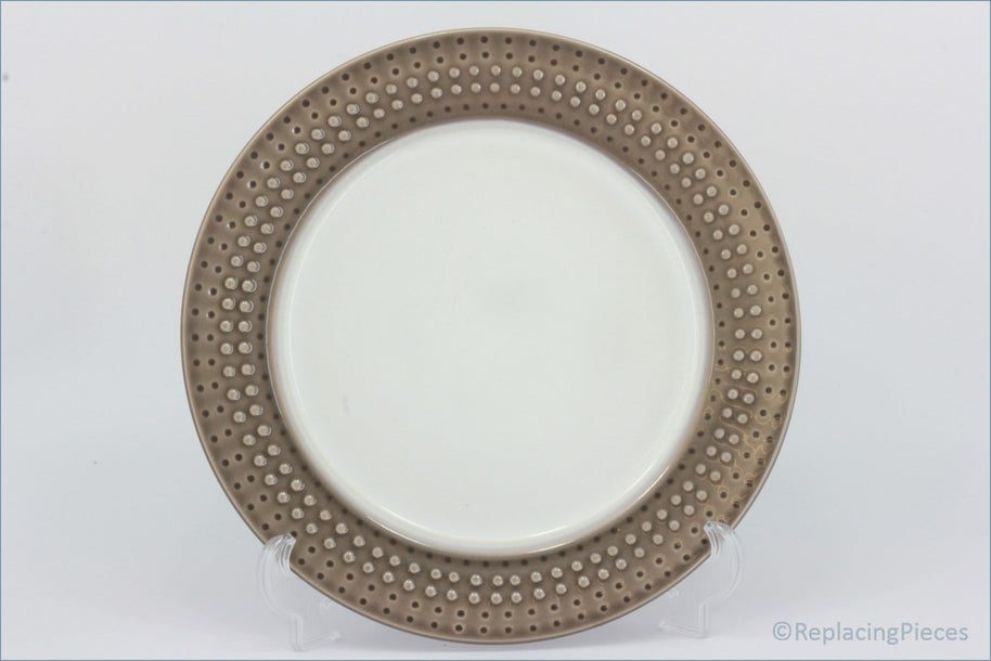 Denby - Intro (Mocha) - Dinner Plate  - Decorative ceramic plate with a brown rim featuring small dos on a white background.