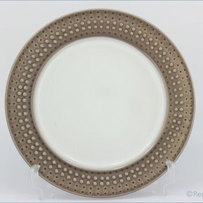 Denby - Intro (Mocha) - Dinner Plate  - Decorative ceramic plate with a brown rim featuring small dos on a white background.