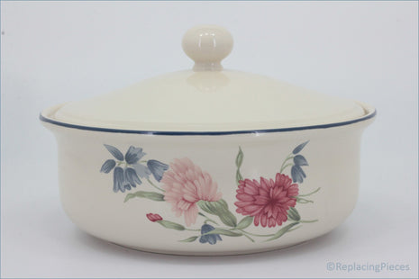 Hornsea - Romance - Casserole Dish - Ceramic casserole dish with floral design on a white background