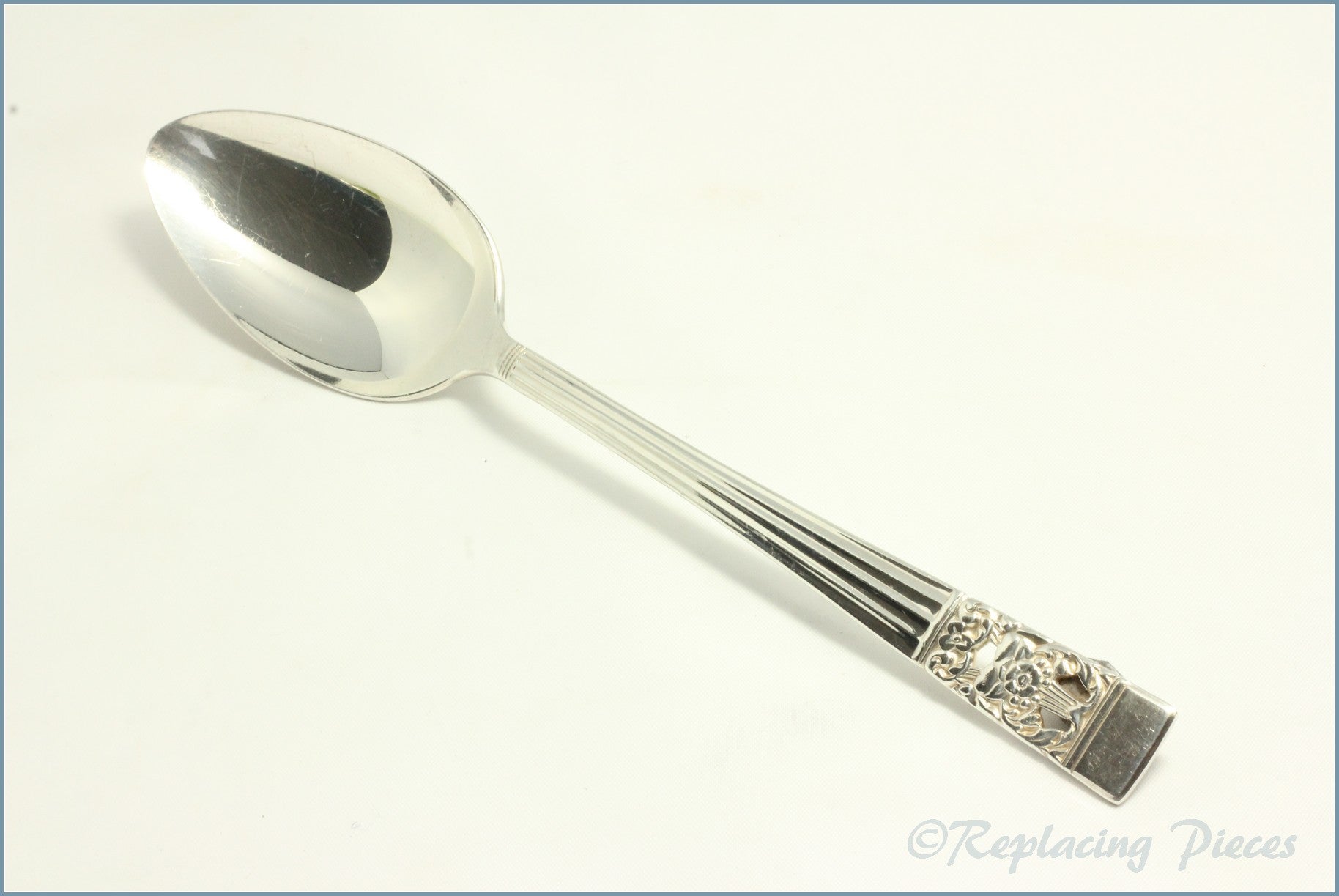 Oneida - Hampton Court (Community Plate) - Dessert Spoon