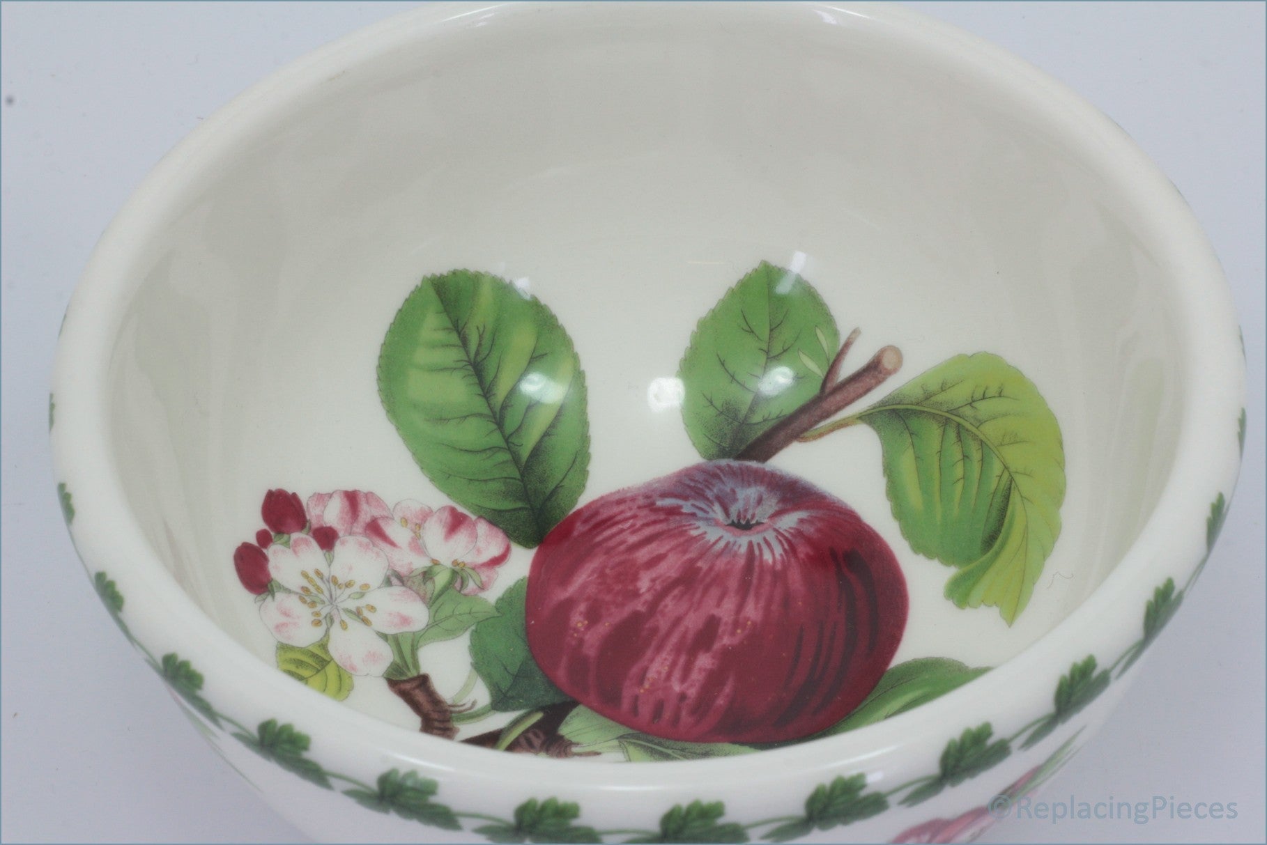 Ceramic bowl with apple and floral design on a white background - Portmeirion - Pomona - 5 1/2