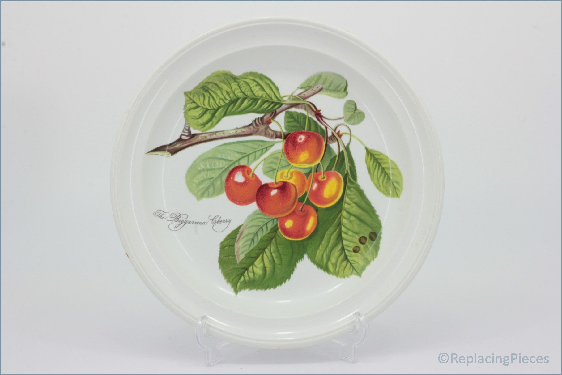 Decorative plate with cherry design on a white background - Portmeirion - Pomona - 8 5/8