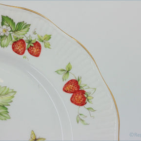 Queens - Virginia Strawberry - Dinner Plate (Ribbed Rim)