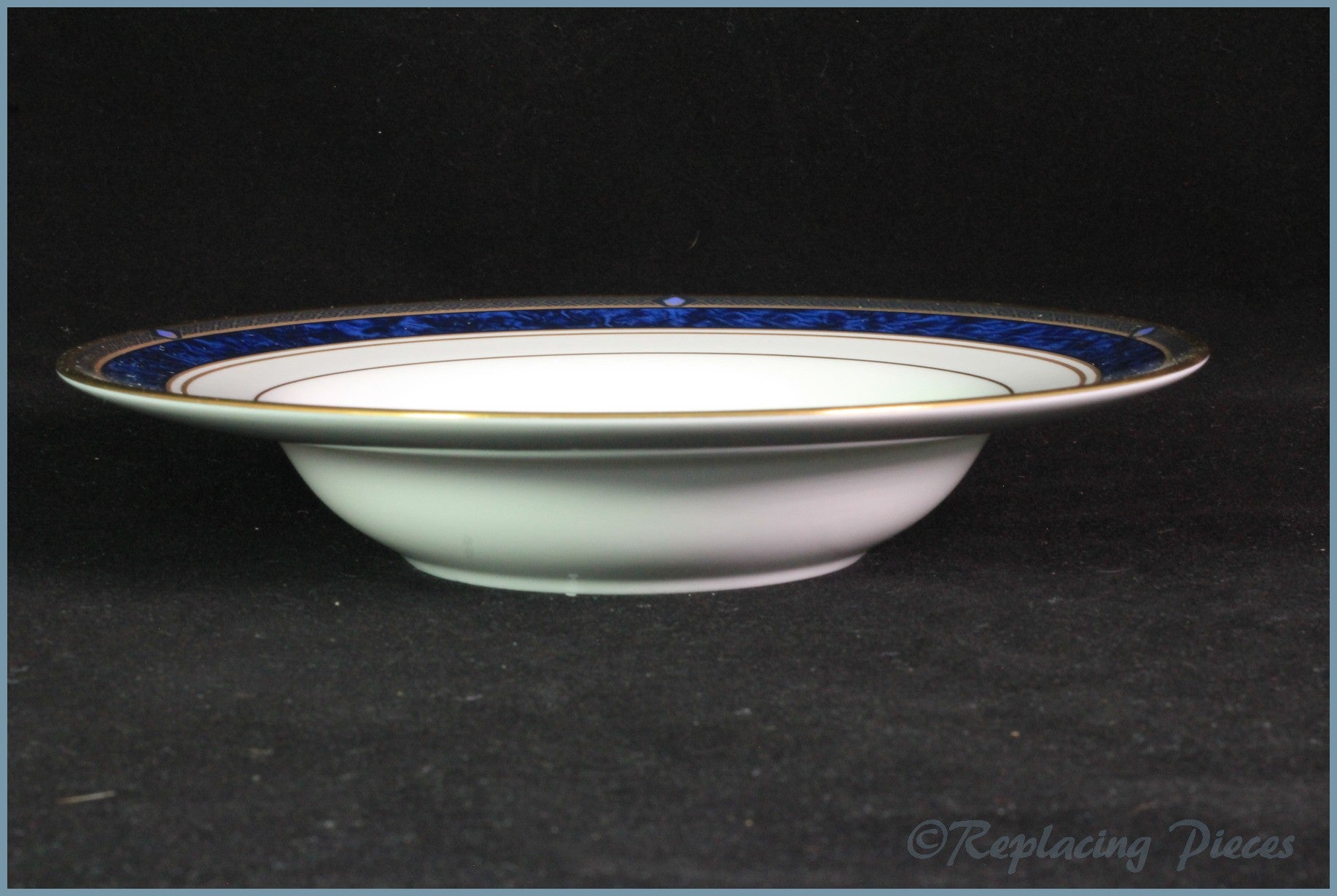 Royal Doulton - Stanwyck (H5212) - 8 1/4