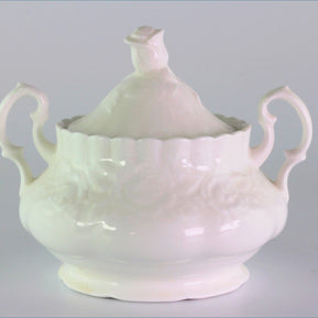 Royal Albert - Old English Garden - Lidded Sugar Bowl