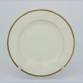 Royal Doulton - Heather (H5089) - 6 5/8