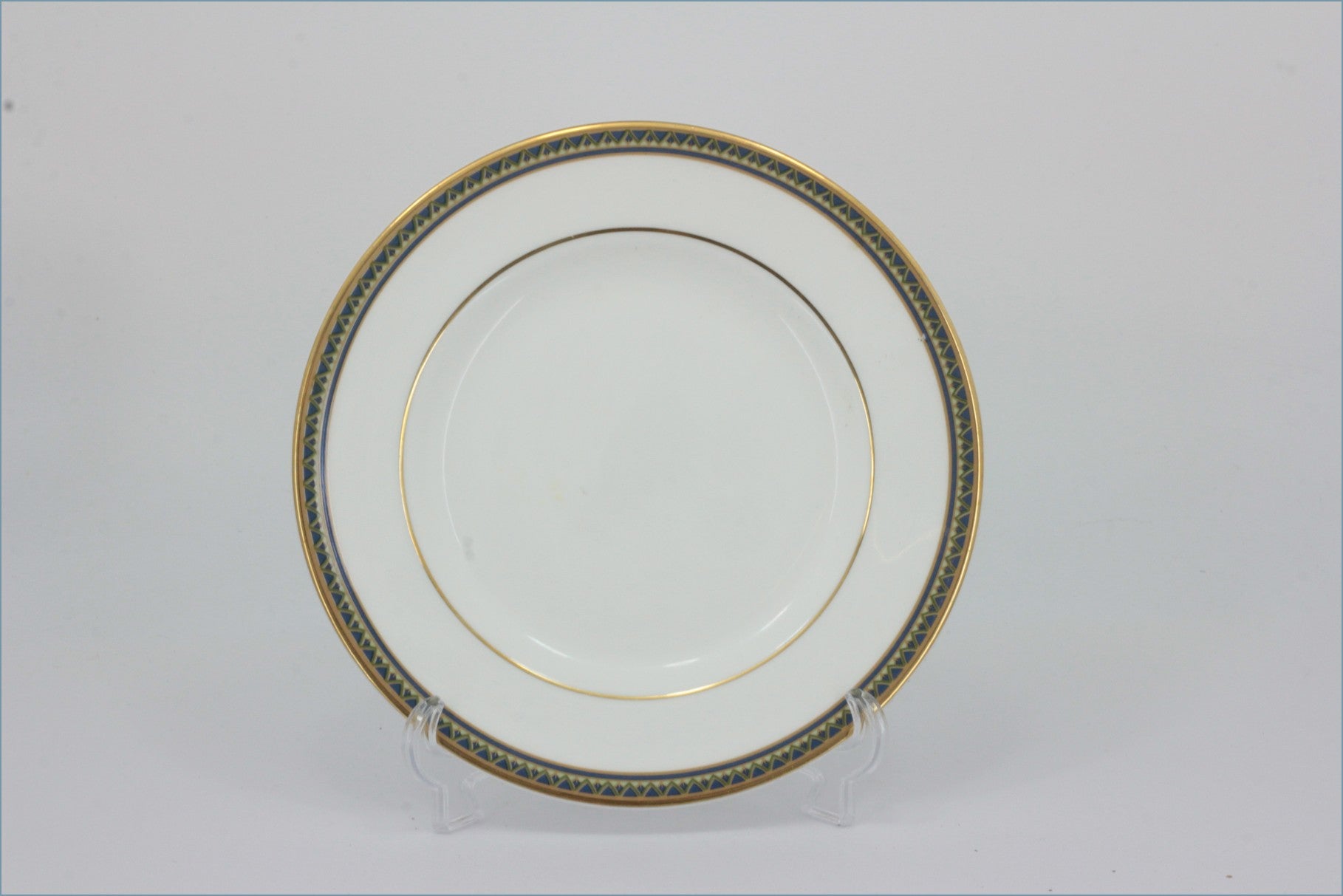 Royal Doulton - Tudor Grove (H5260) - 6 5/8