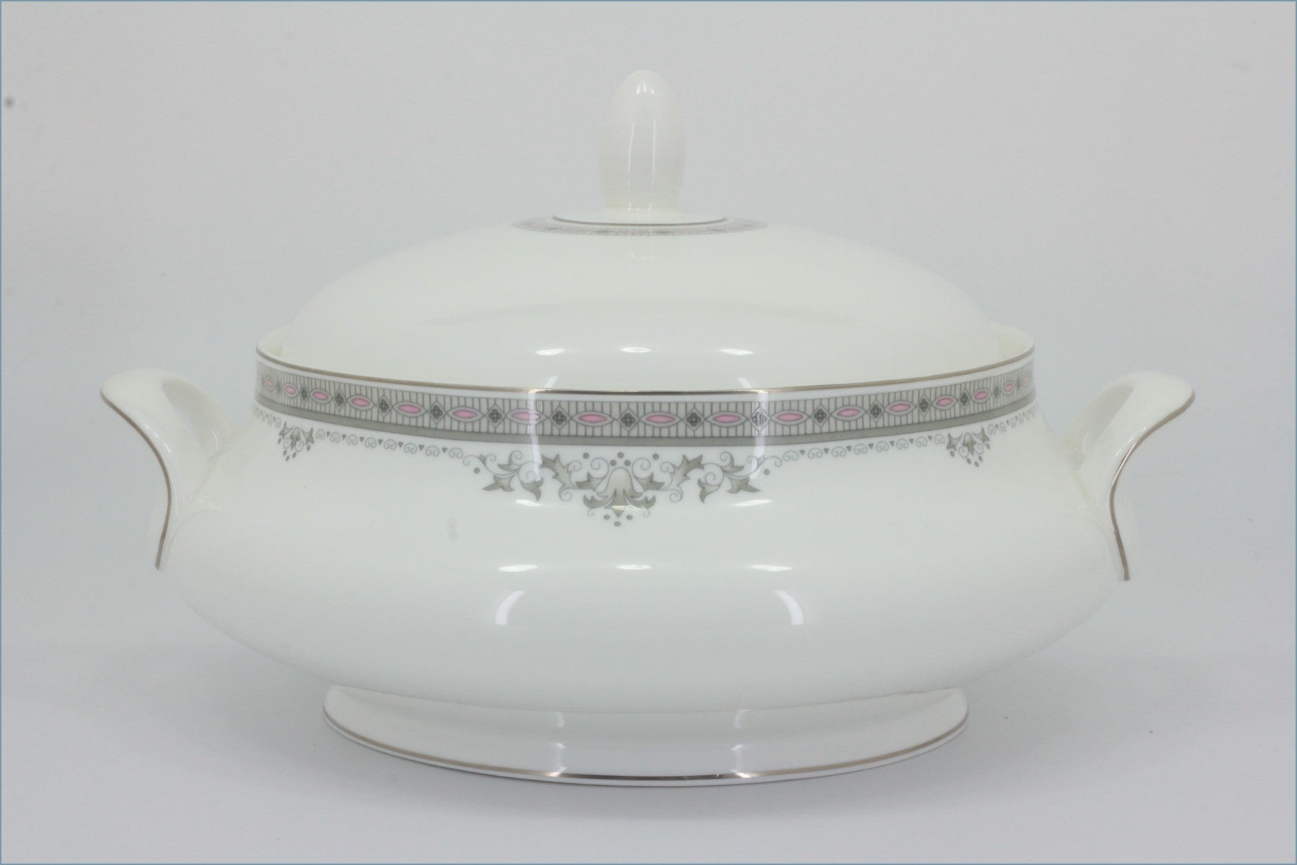Royal Doulton - York - Lidded Vegetable Dish