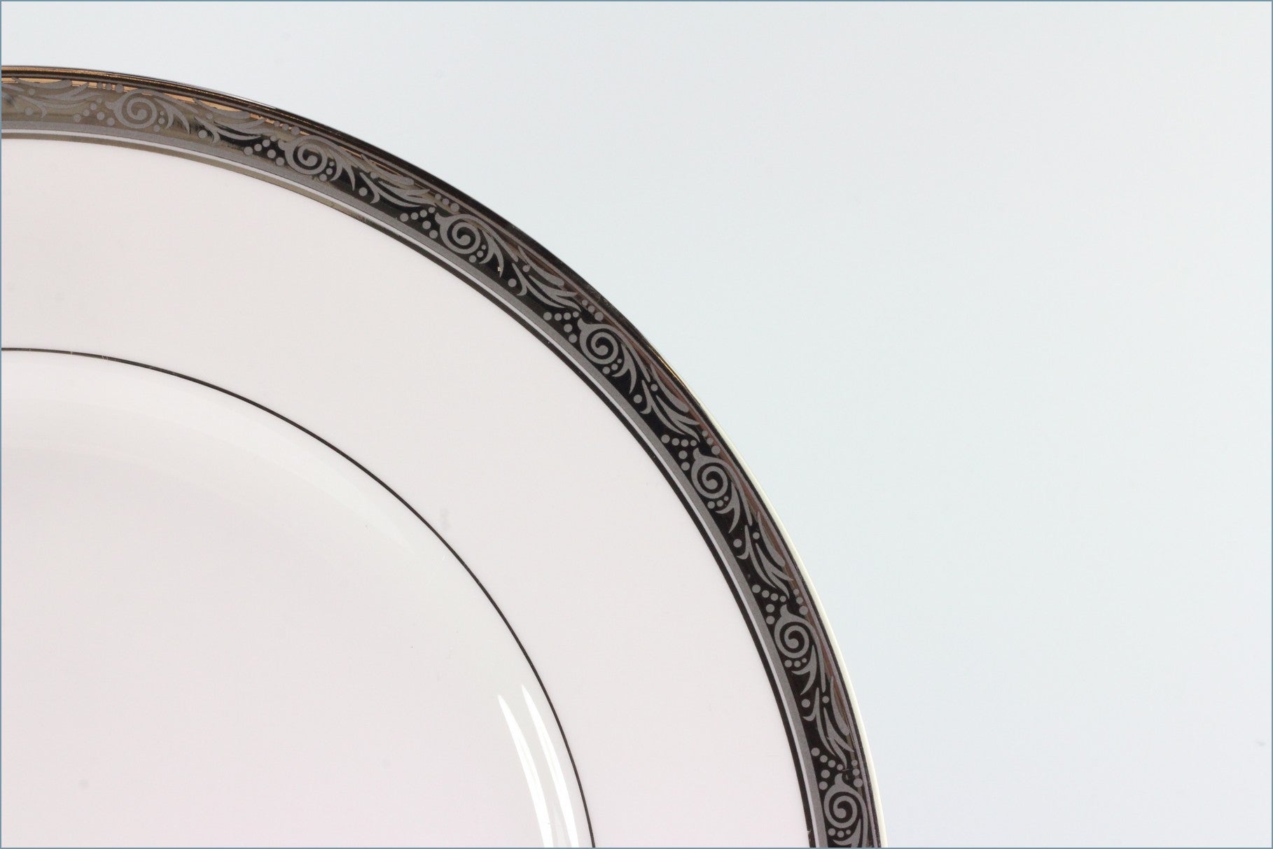 Royal Worcester - Davenham Platinum - 8 1/8