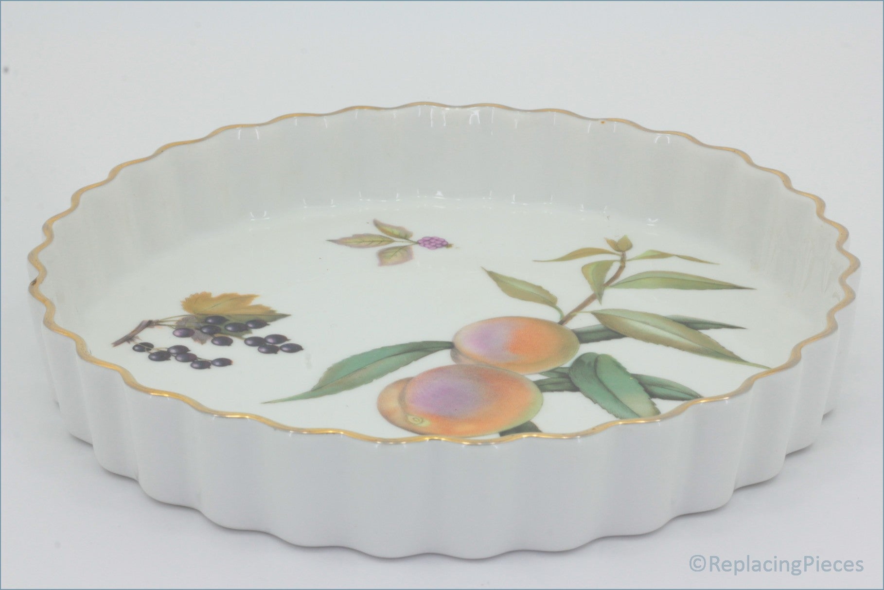 Royal Worcester - Evesham Gold - 8 3/4