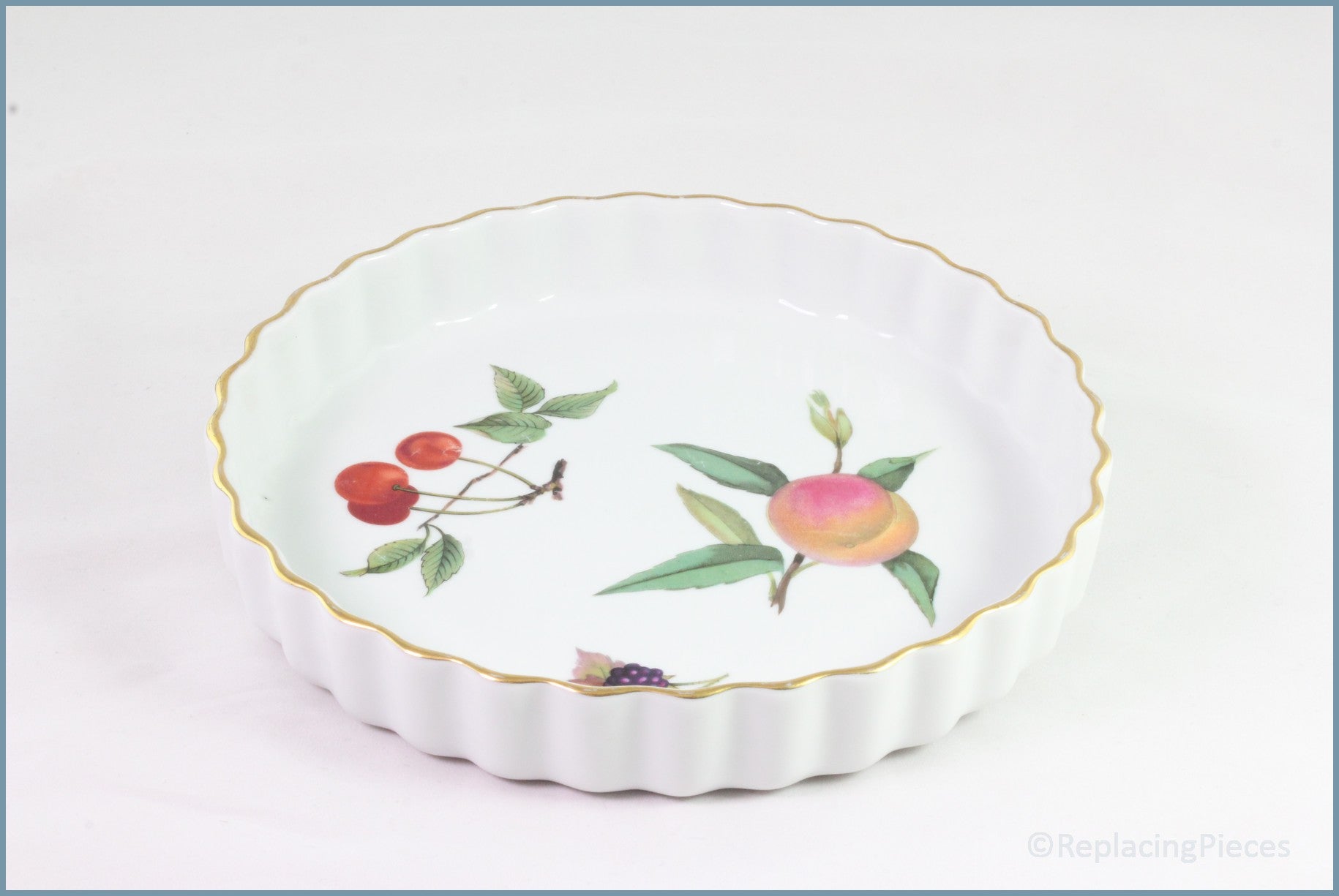 Royal Worcester - Evesham Gold - 7 5/8