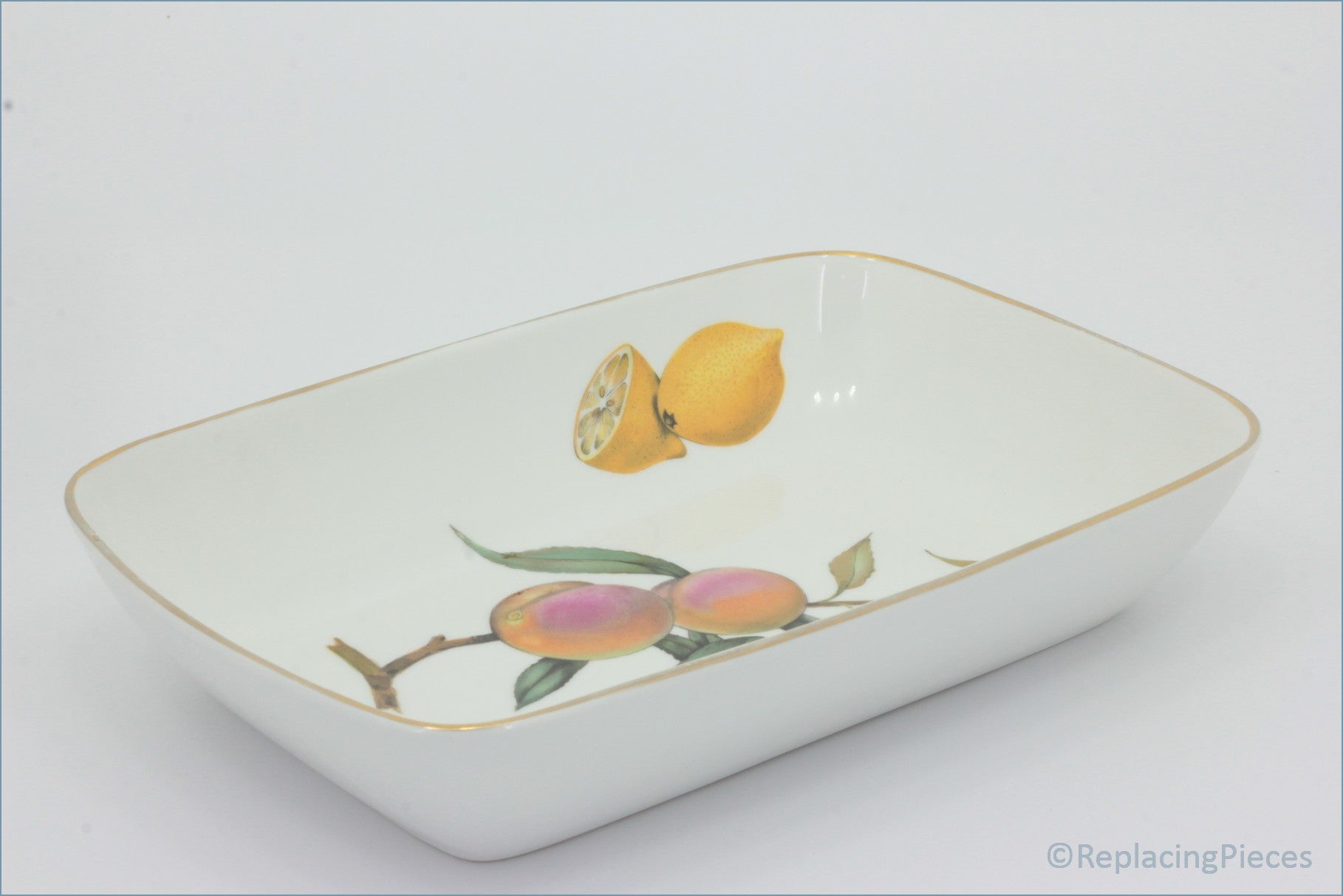 Royal Worcester - Evesham Gold - 10 1/4
