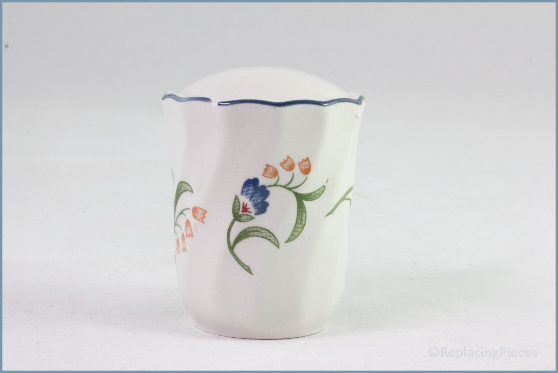 Staffordshire - Hampton Court - Salt Pot