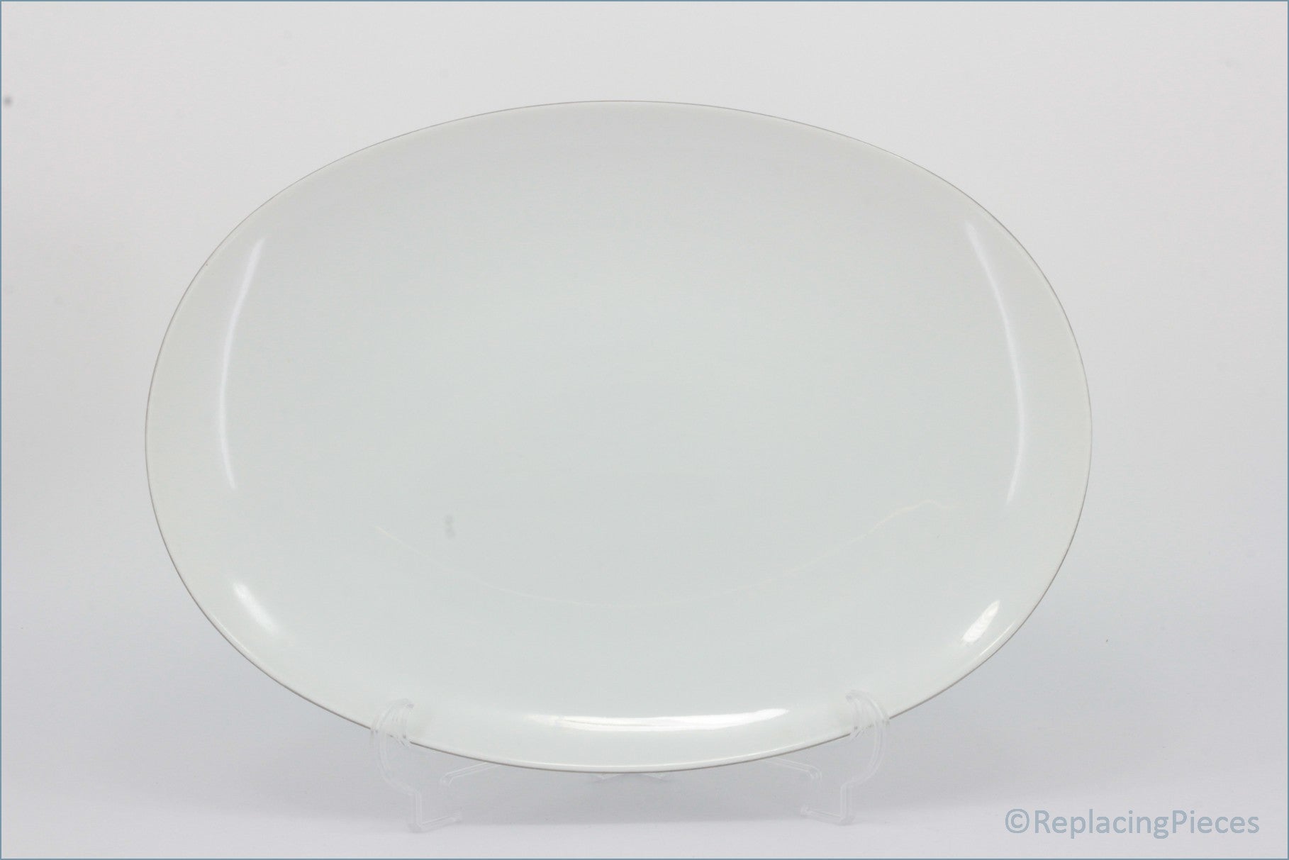Thomas - Medaillon (White) - 15 1/8