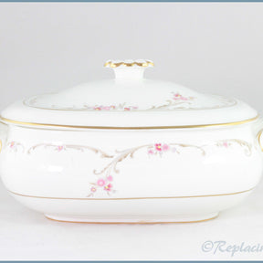 Wedgwood - Carisbrooke (Gold Edge) - Lidded Vegetable Dish
