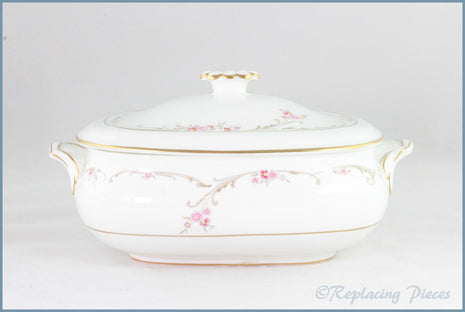 Wedgwood - Carisbrooke (Gold Edge) - Lidded Vegetable Dish