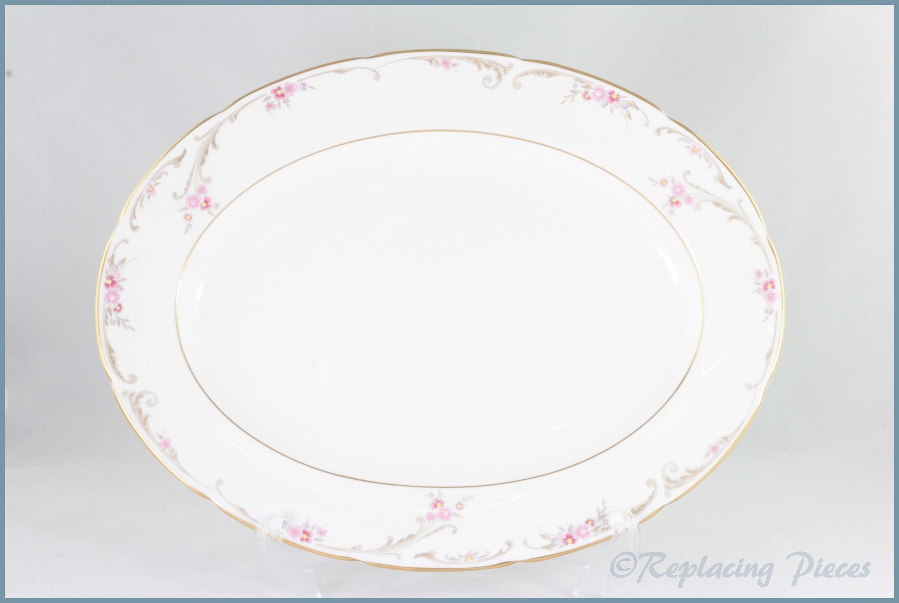 Wedgwood - Carisbrooke (Gold Edge) - 15 1/2