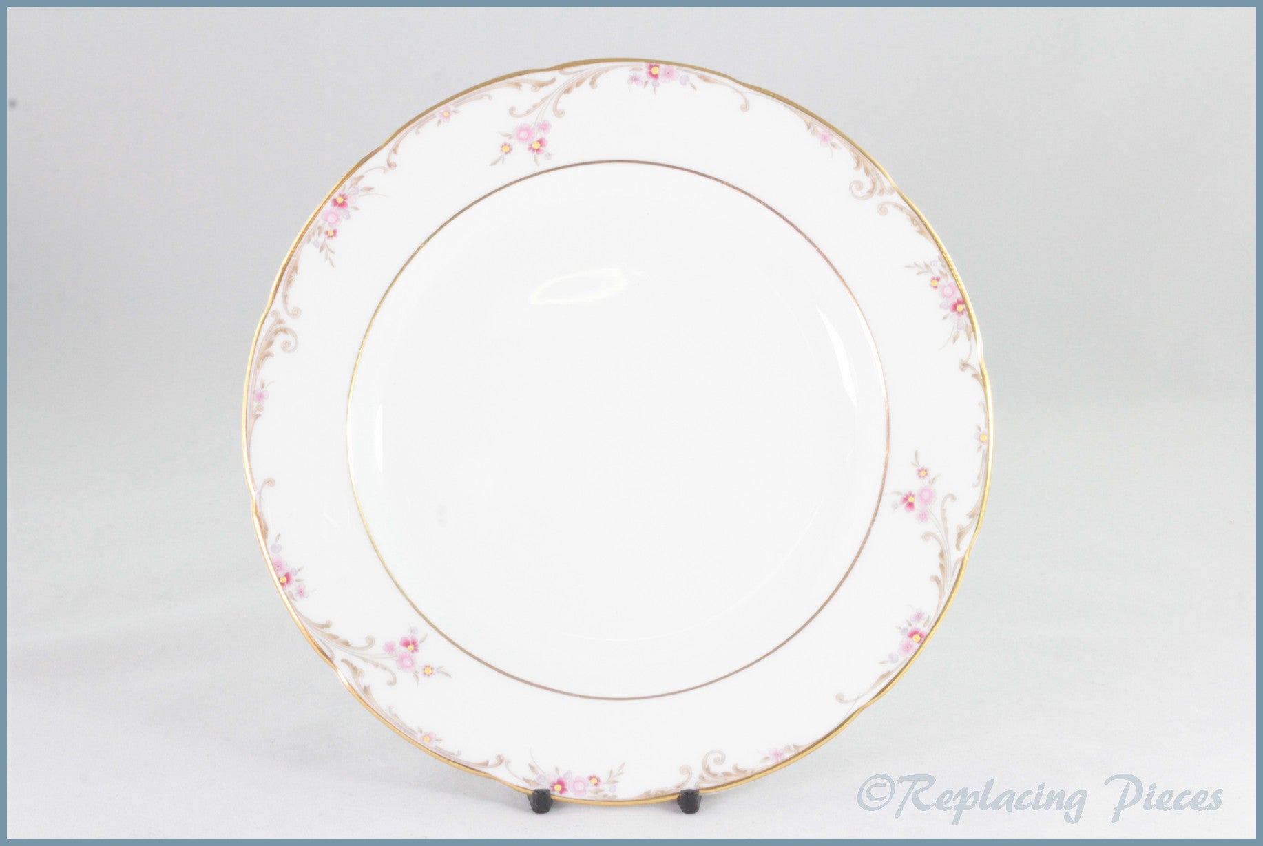 Wedgwood - Carisbrooke (Gold Edge) - 8 1/2