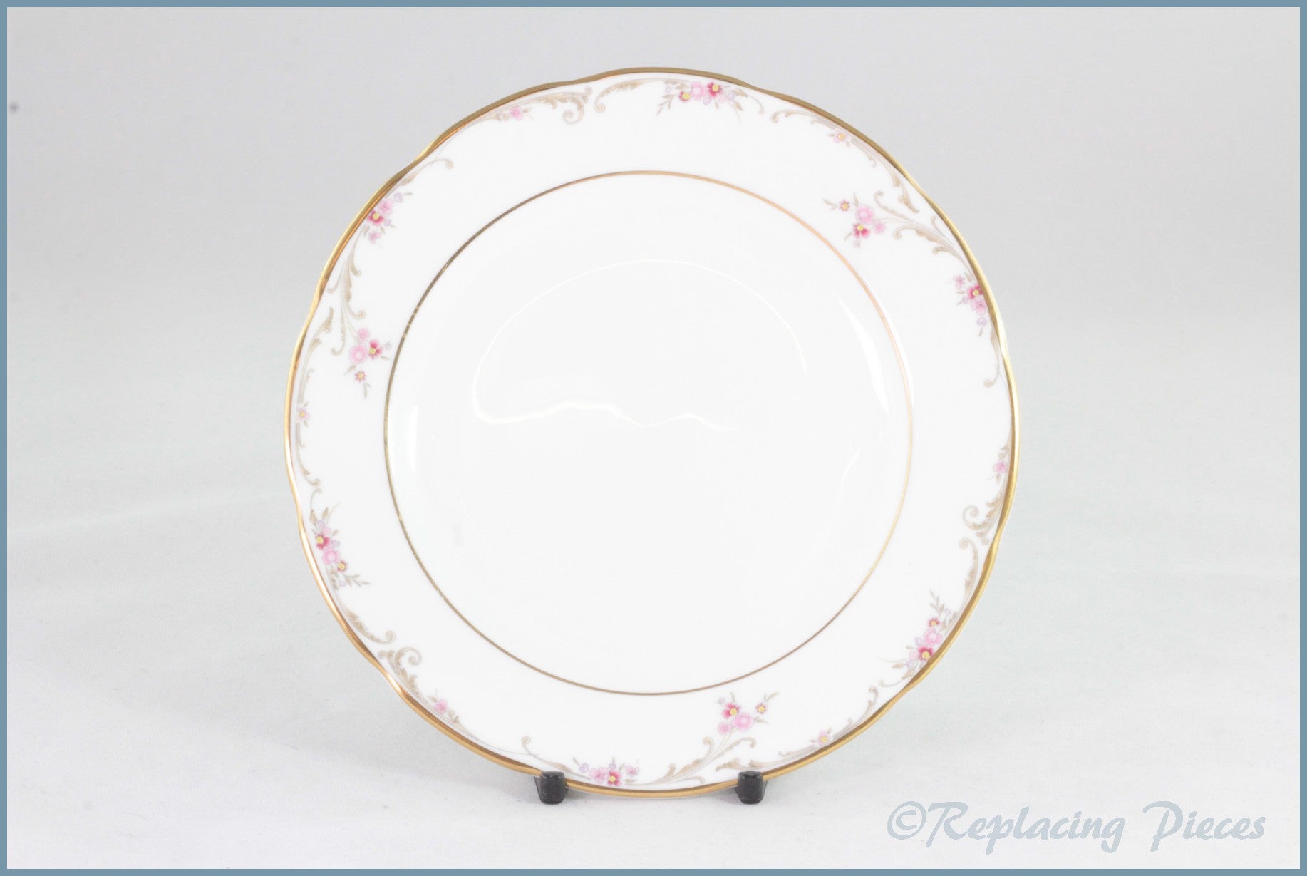 Wedgwood - Carisbrooke (Gold Edge) - 6 1/4