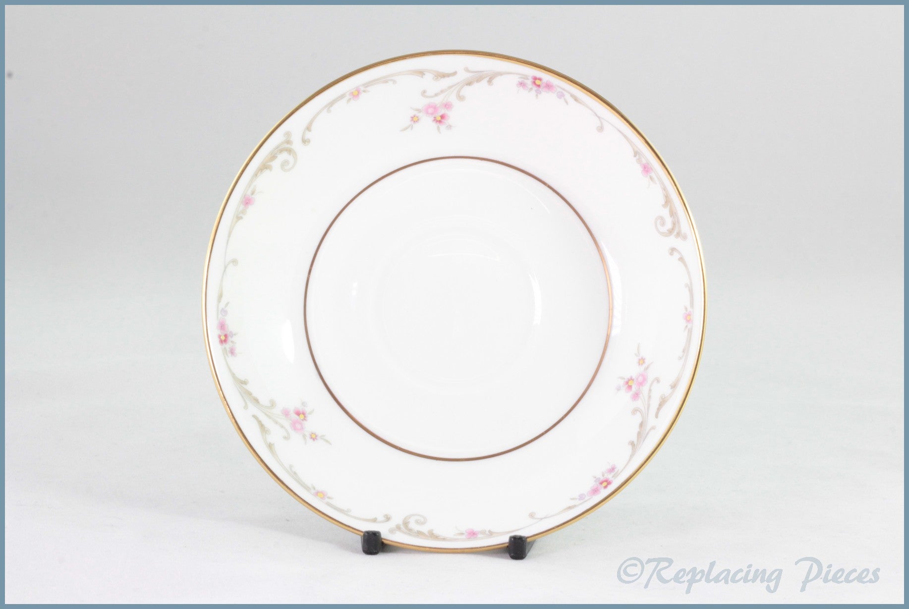 Wedgwood - Carisbrooke (Gold Edge) - Tea Saucer