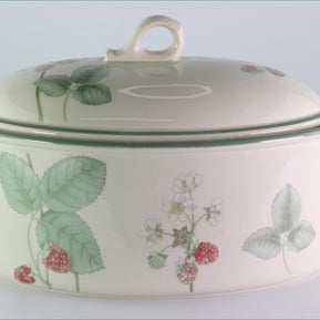 Wedgwood - Raspberry Cane - 3 Pint Casserole Dish