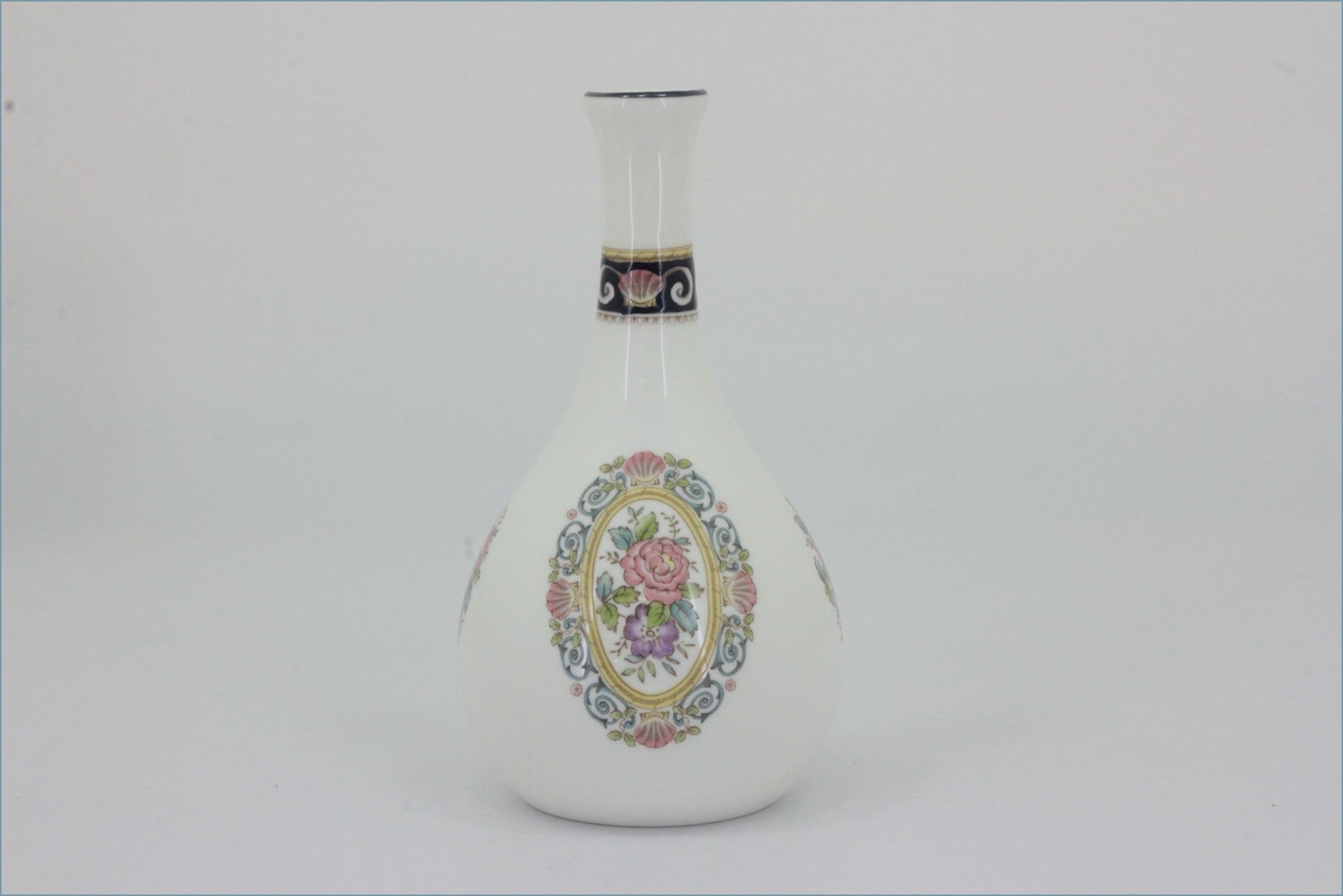 Wedgwood - Runnymede (W4472) - Bud Vase