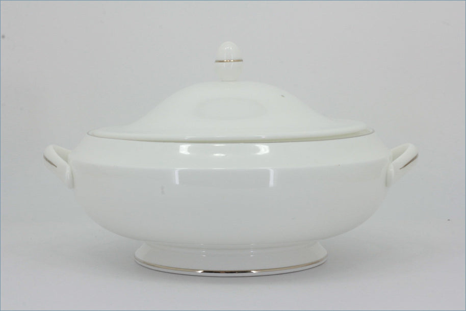 Wedgwood - Signet Platinum - Lidded Vegetable Dish