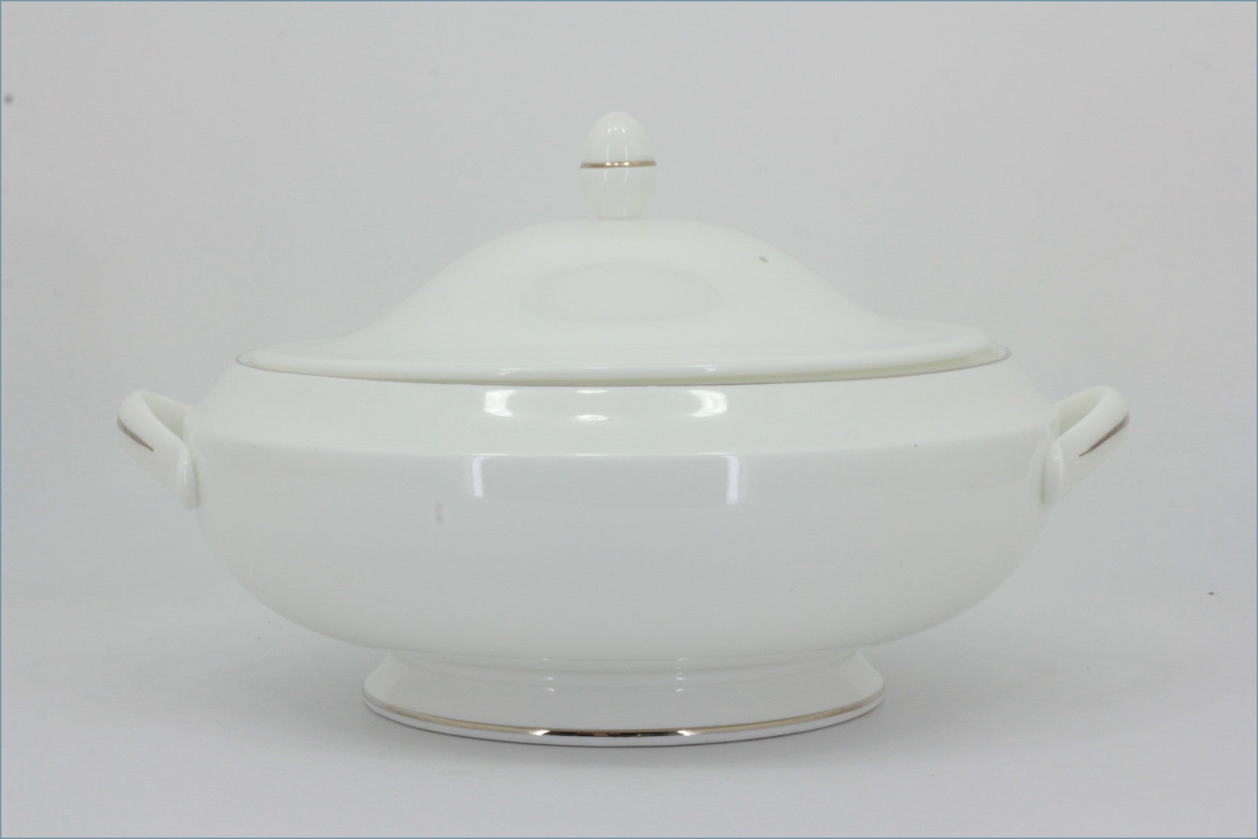 Wedgwood - Signet Platinum - Lidded Vegetable Dish