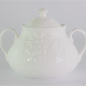 Wedgwood - Strawberry & Vine - Lidded Sugar Bowl
