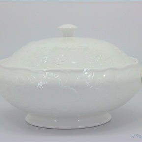 Wedgwood - Strawberry & Vine - Lidded Vegetable Dish