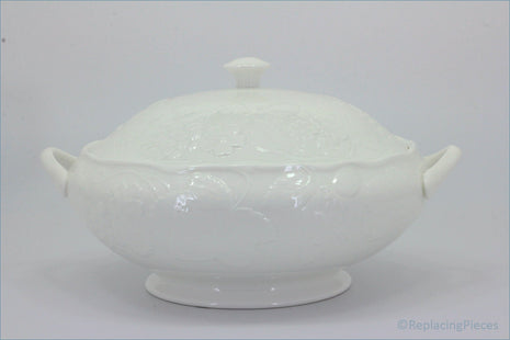 Wedgwood - Strawberry & Vine - Lidded Vegetable Dish