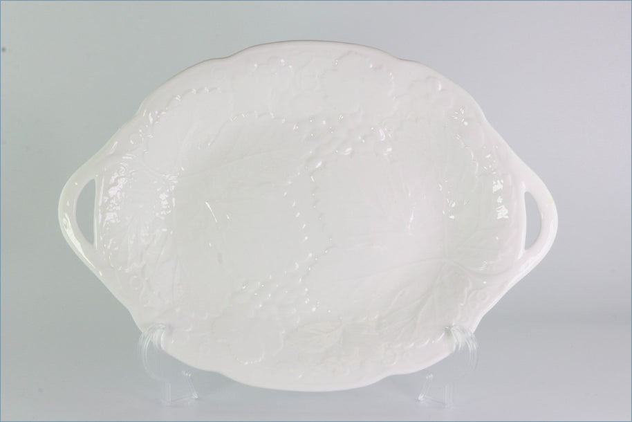 Wedgwood - Strawberry & Vine - 11 1/2" Oval Handled Tray