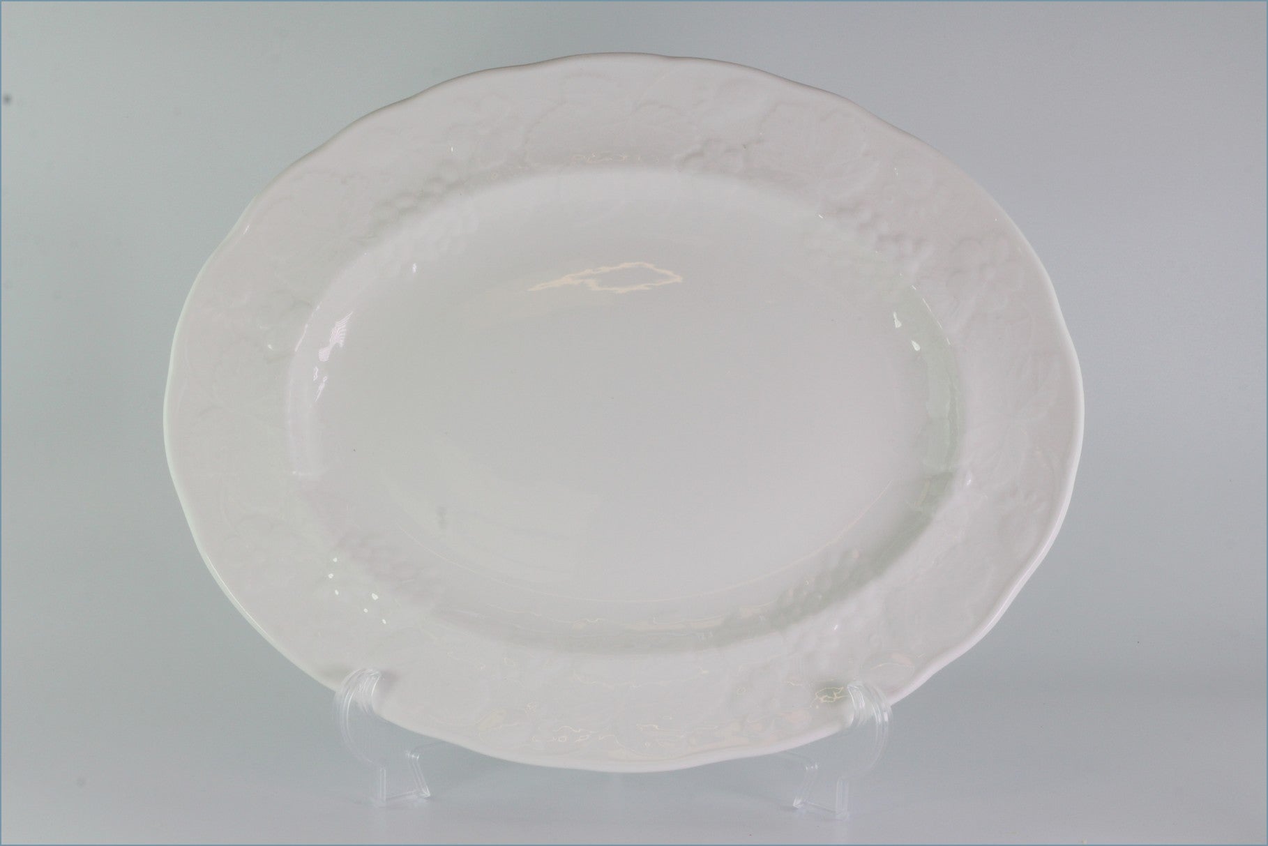 Wedgwood - Strawberry & Vine - 15 1/2