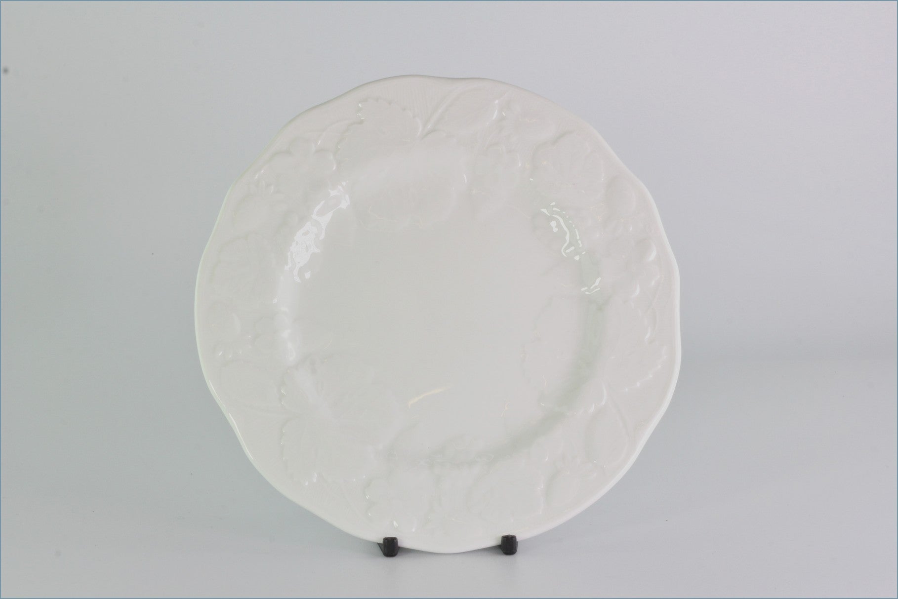 Wedgwood - Strawberry & Vine - 6 3/4