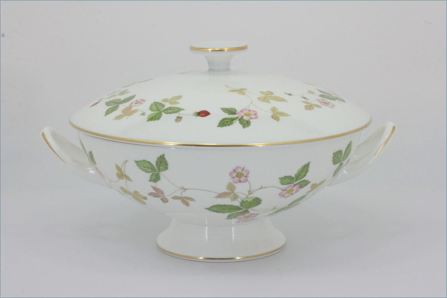 Wedgwood - Wild Strawberry - Lidded Vegetable Dish (Loop Handles)