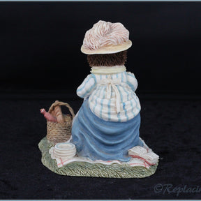 Villeroy & Boch - Foxwood Tales Figurines - No.9 Willy's Mom