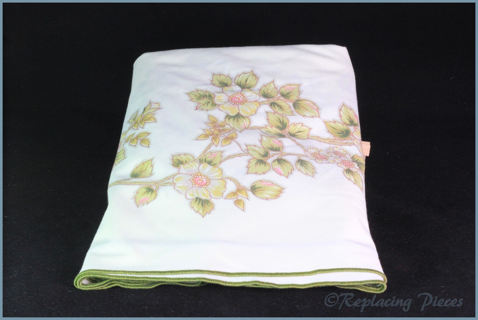 Marks & Spencer - Autumn Leaves - Round Tablecloth (66
